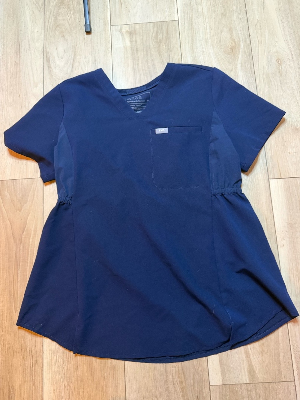 FIGS Navy Blue Technical Collection Scrub Top Women’s Medium Cinched Waist
